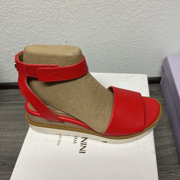 Giani Bernini Women's Constancia Memory Foam Ankle Strap Wedge Sandals - Picture 5 of 7